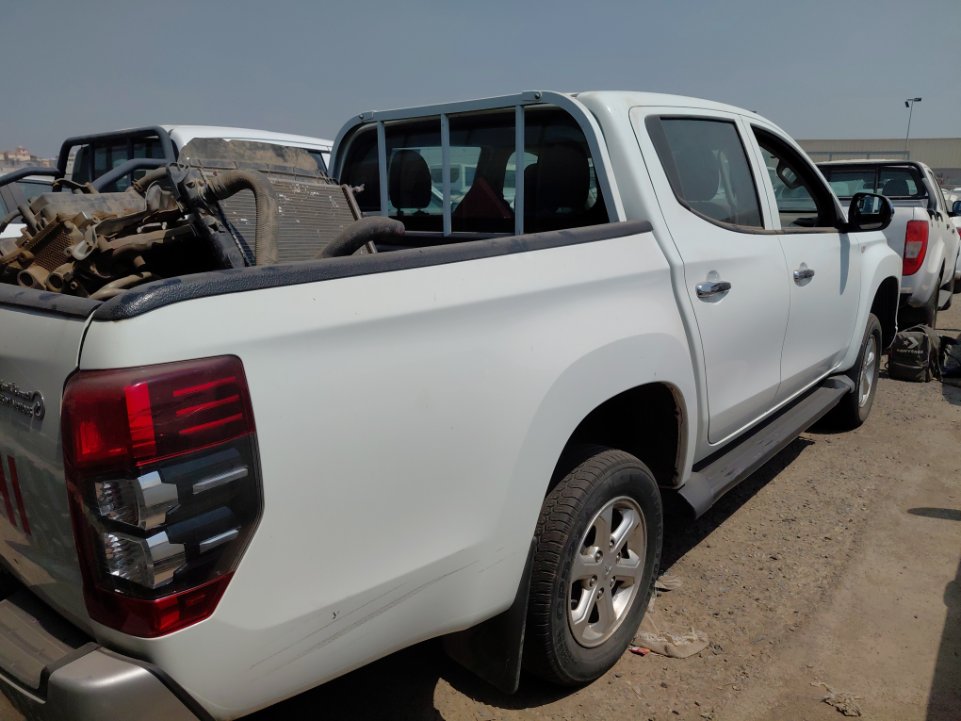 ميتسوبيشي L200 4X4- 2023 image