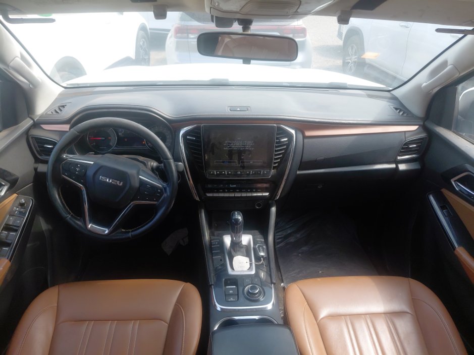 ايسوزو MU-X  4WD 2023 image
