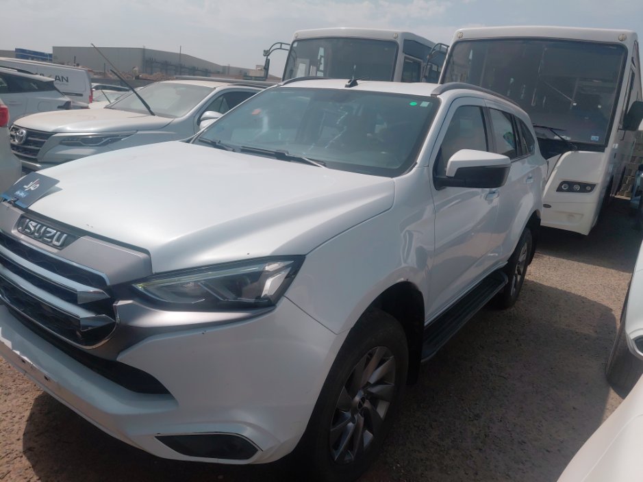 ايسوزو MU-X  4WD 2023 image