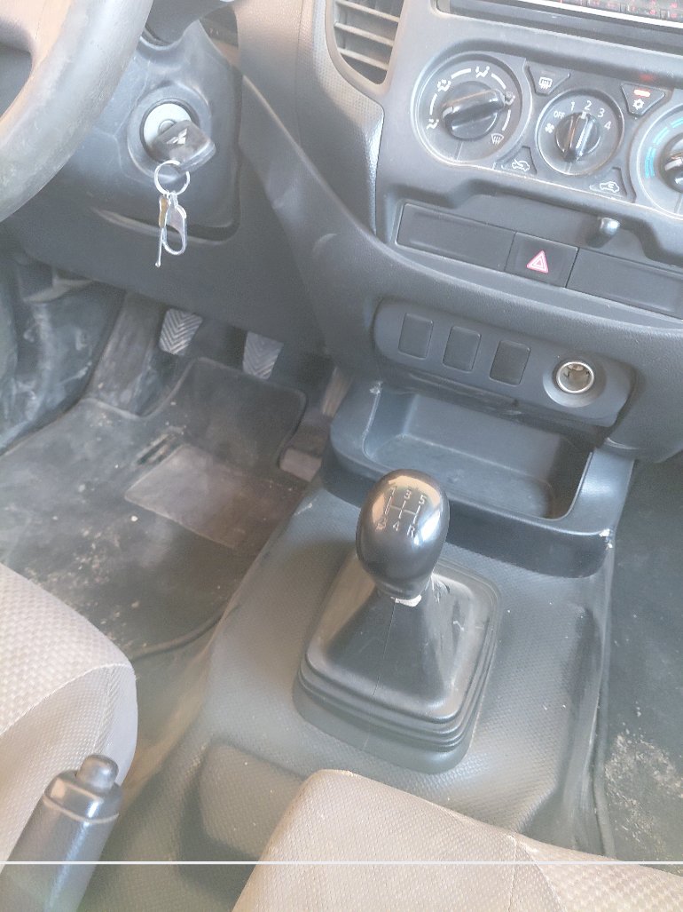 Mitsubishi L200  2022 image