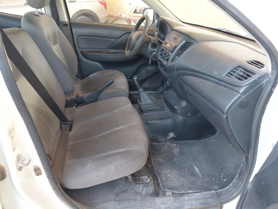 Mitsubishi L200  2022 image