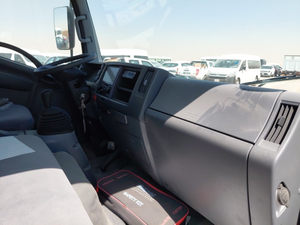 Isuzu Reward NP مبردة 4.95  طن 2024 image