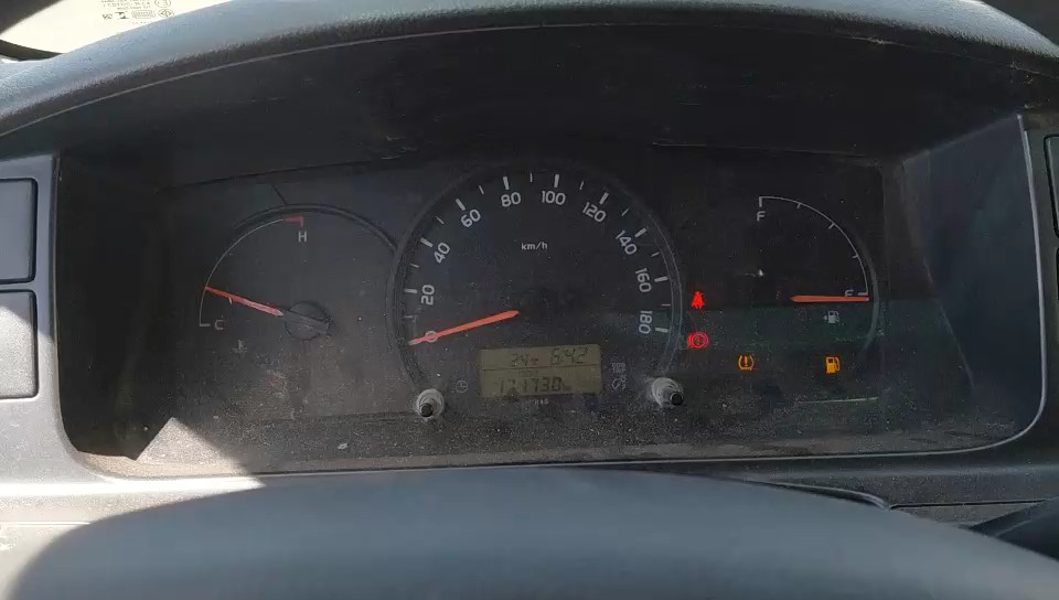 Toyota Hiace Van اساسي 2018 video