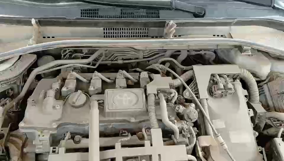 Toyota Corolla Cross LE HEV 2022 video