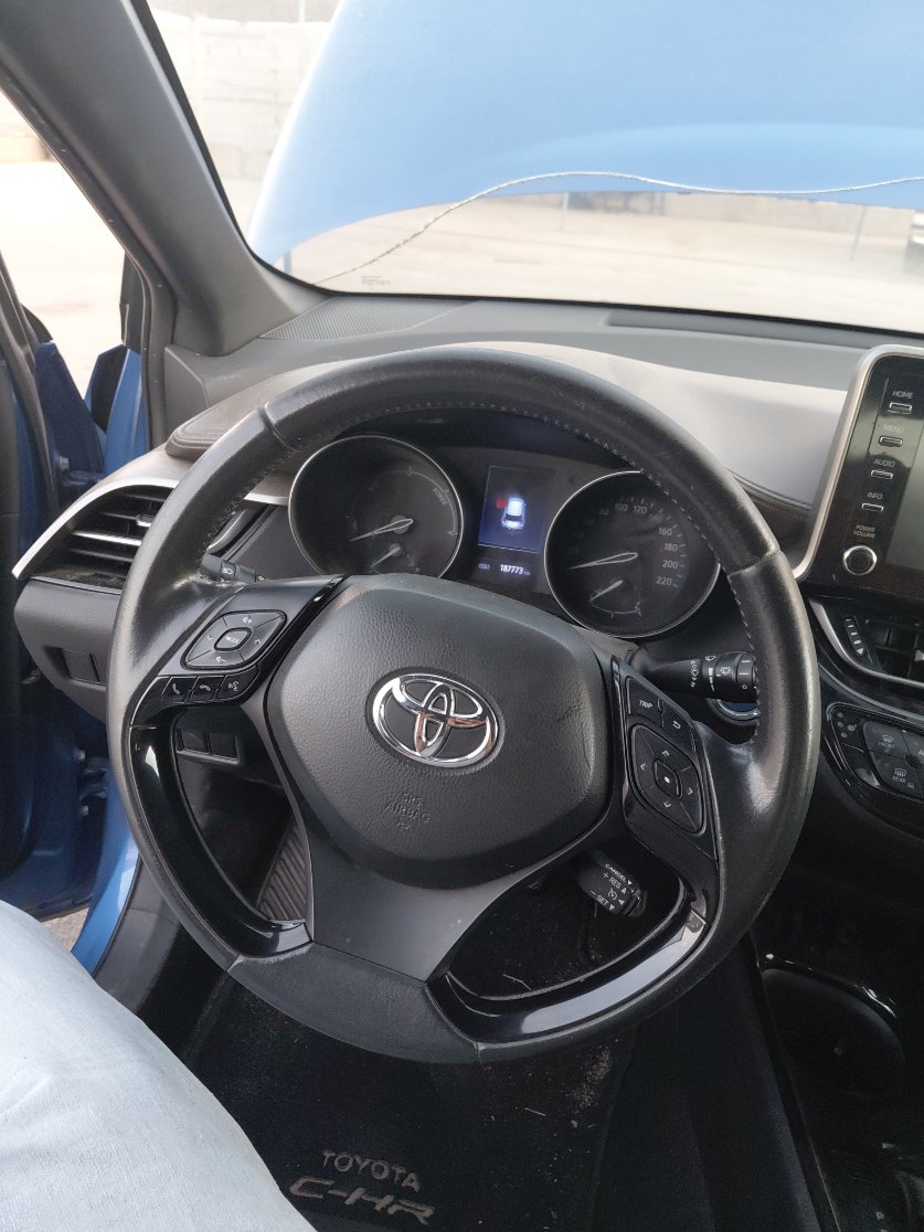 Toyota C-HR  DYNAMIC SPORTS UTILITY  2020 image