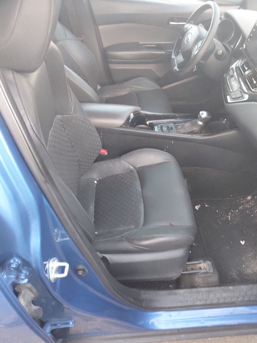 Toyota C-HR  DYNAMIC SPORTS UTILITY  2020 image