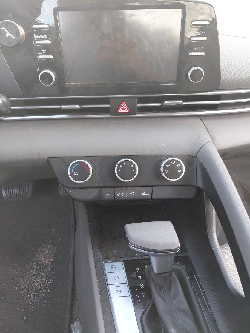 Hyundai Elantra SMART 2024 image