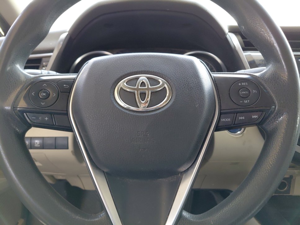 Toyota Camry LE HEV 2019 image