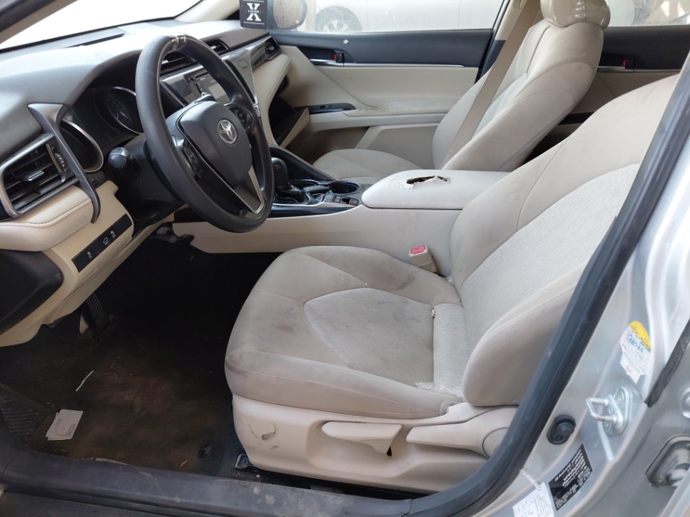 Toyota Camry LE HEV 2019 image