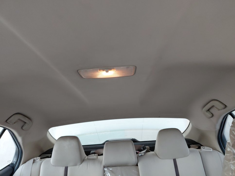 Toyota Camry LE HEV 2019 image