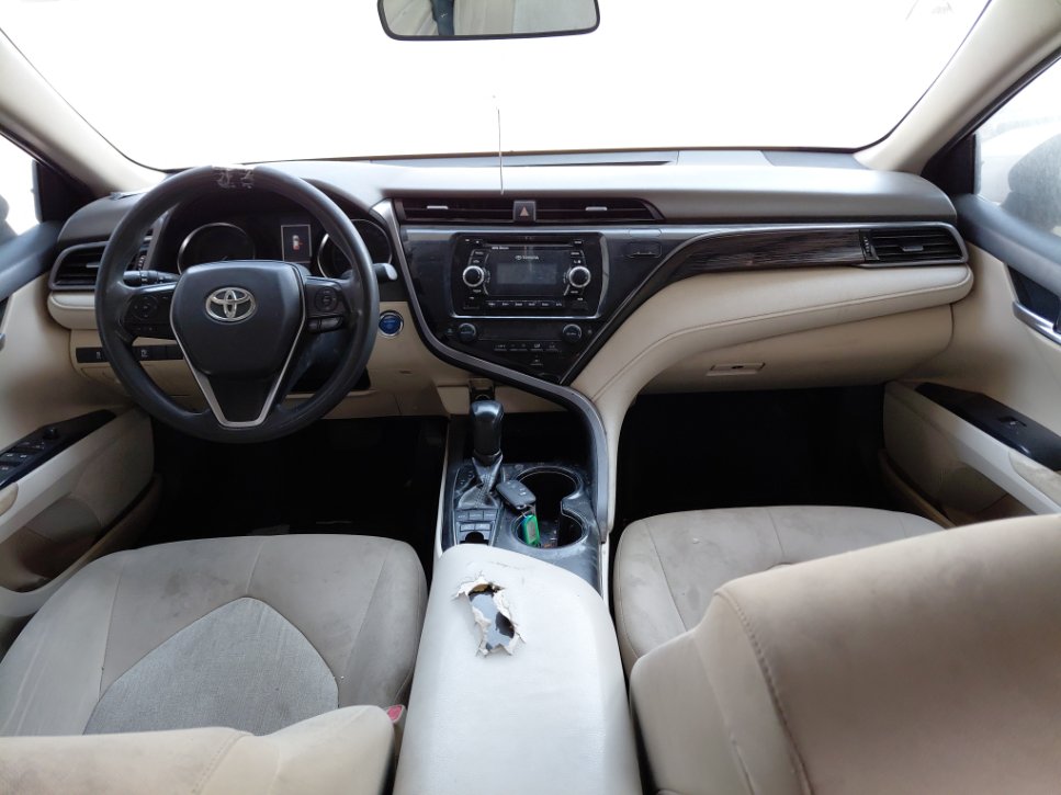 Toyota Camry LE HEV 2019 image