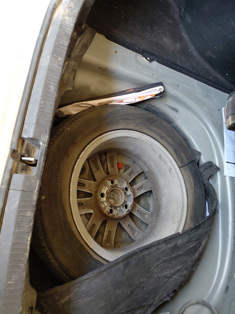 Toyota Camry LE HEV 2019 image