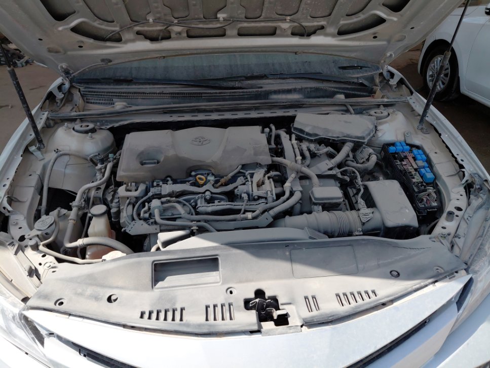 Toyota Camry LE HEV 2019 image