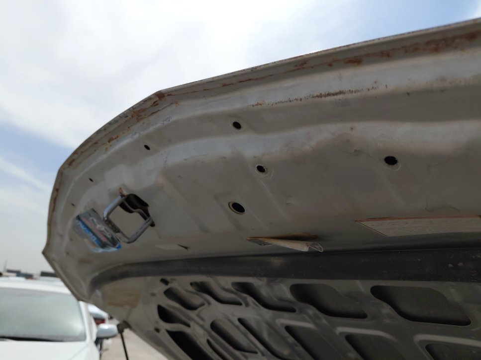 Toyota Camry LE HEV 2019 image