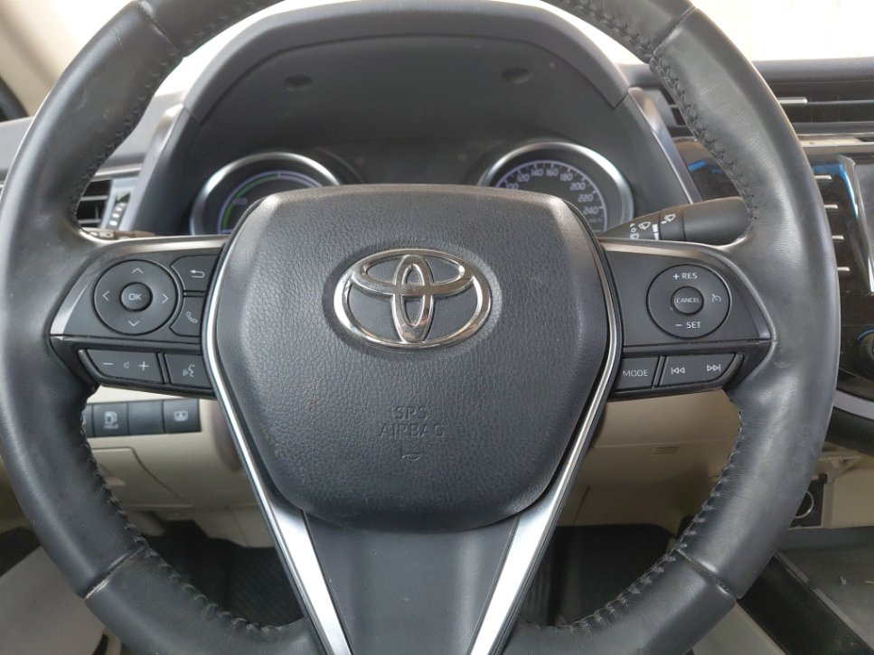 Toyota Camry GLE HEV 2020 image