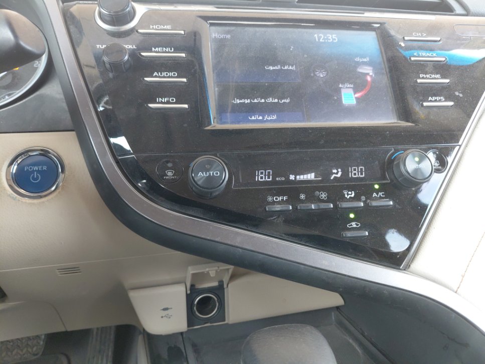 Toyota Camry GLE HEV 2020 image