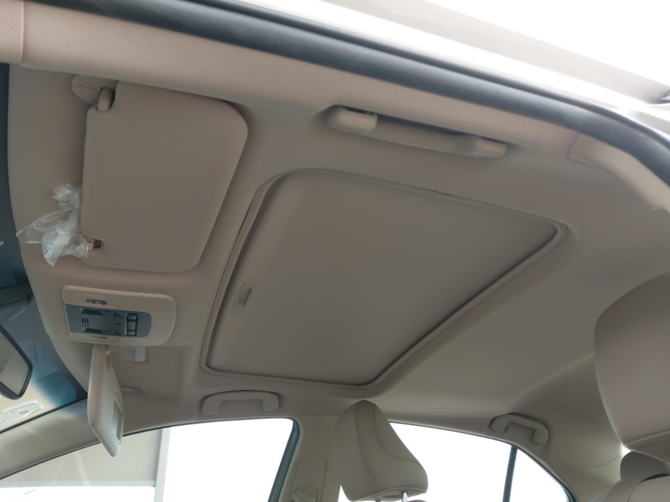 Toyota Camry GLE HEV 2020 image