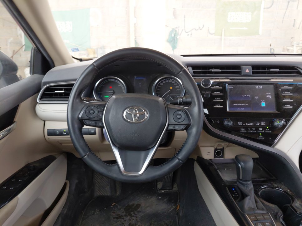 Toyota Camry GLE HEV 2020 image