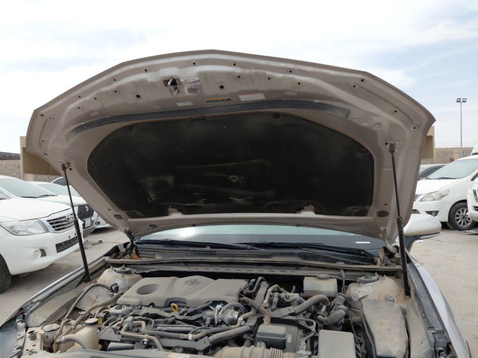 Toyota Camry GLE HEV 2020 image