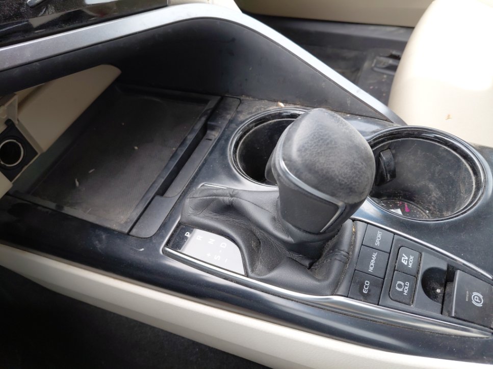 Toyota Camry GLE HEV 2020 image