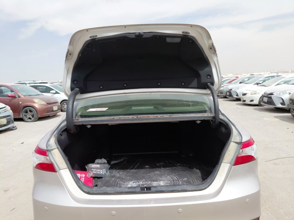 Toyota Camry GLE HEV 2020 image