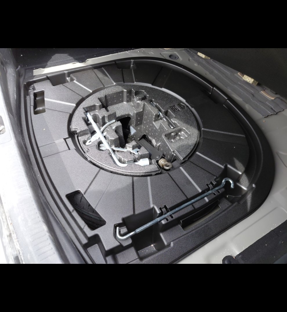 Toyota Camry GLE HEV 2020 image