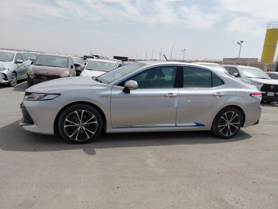 Toyota Camry GLE HEV 2020 image