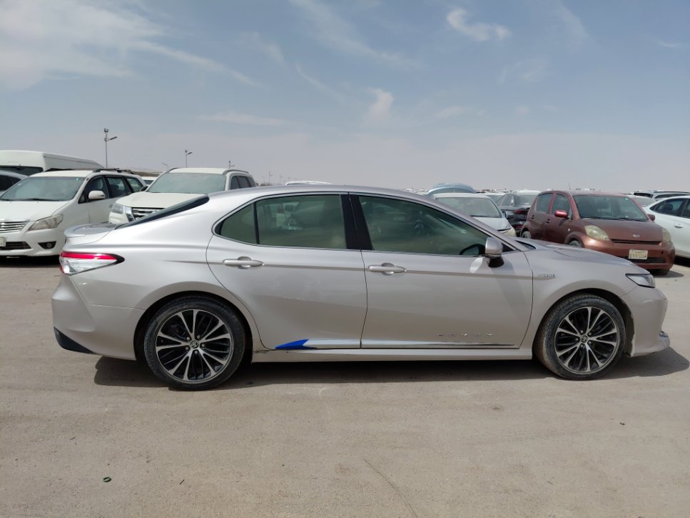 Toyota Camry GLE HEV 2020 image
