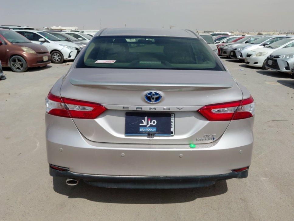 Toyota Camry GLE HEV 2020 image