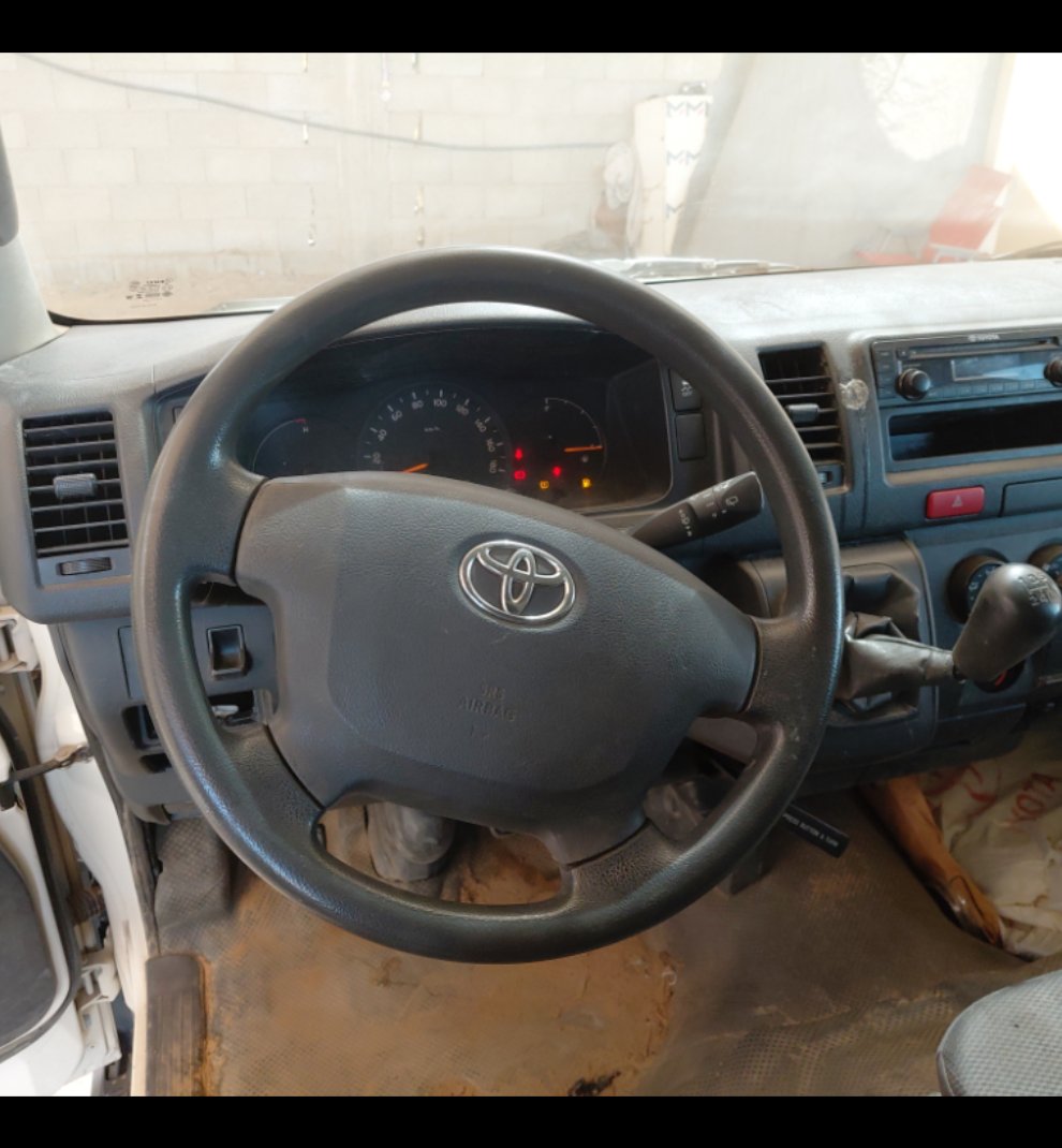 Toyota Hiace Van اساسي 2018 image