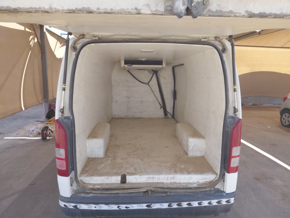 Toyota Hiace Van اساسي 2018 image