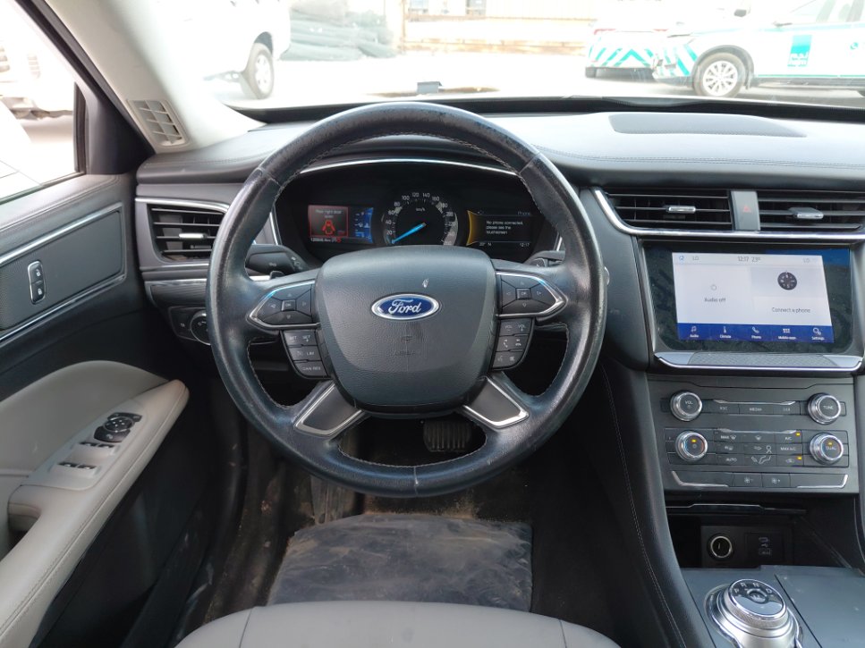 Ford Taurus  2022 image