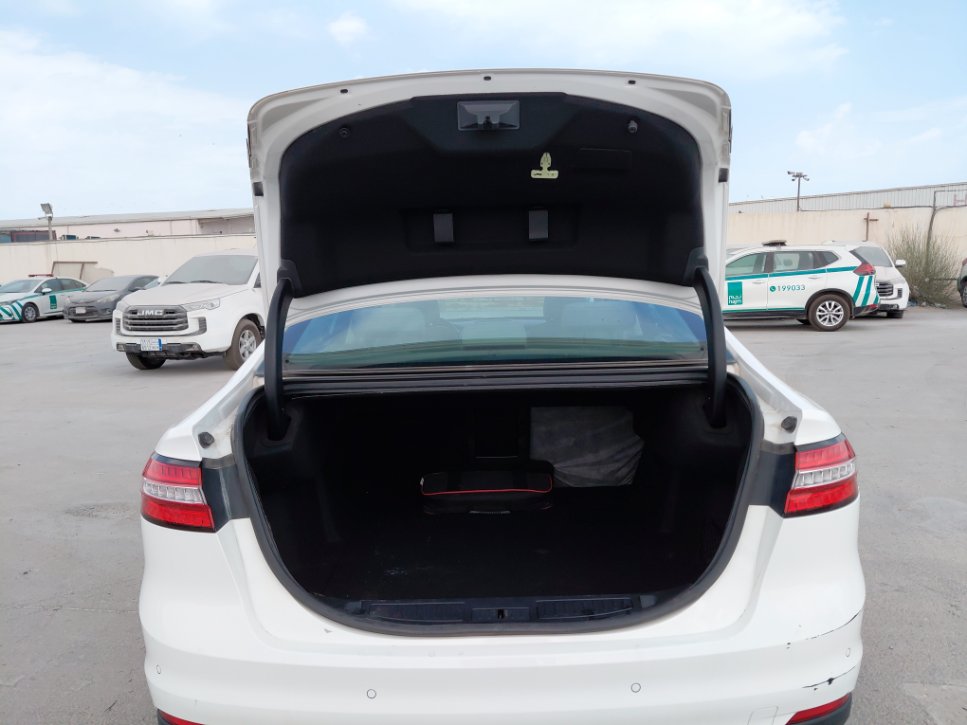 Ford Taurus  2022 image