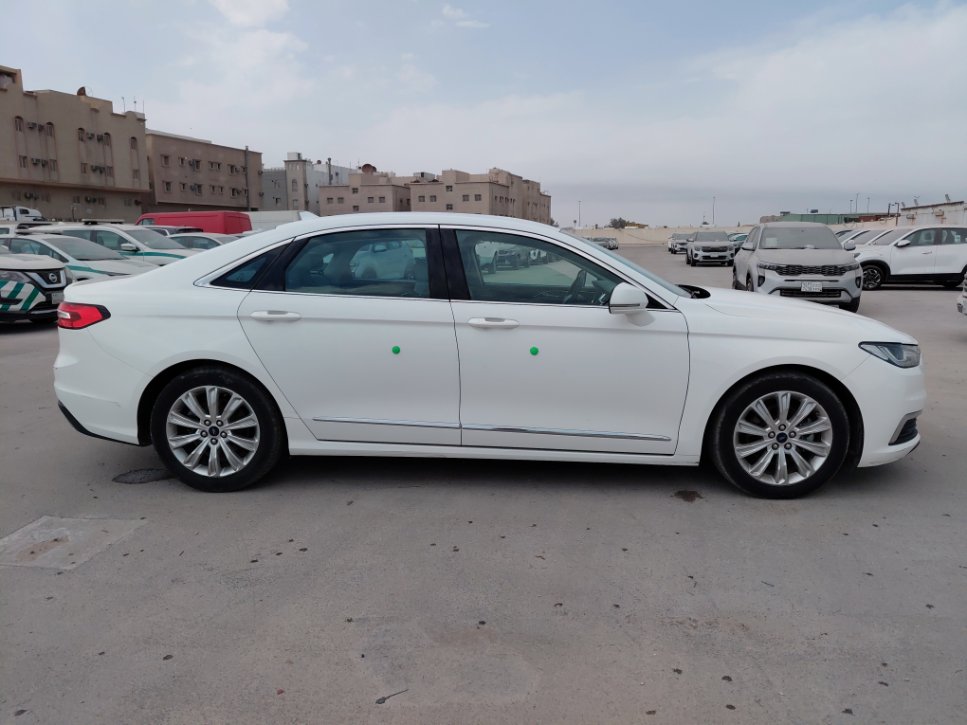 Ford Taurus  2022 image