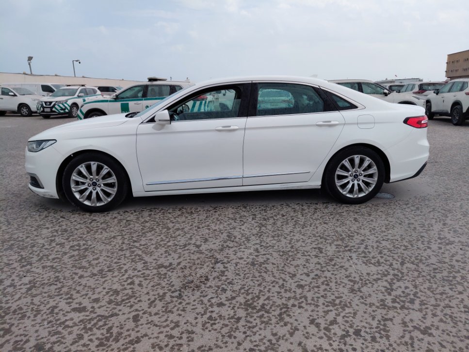 Ford Taurus  2022 image