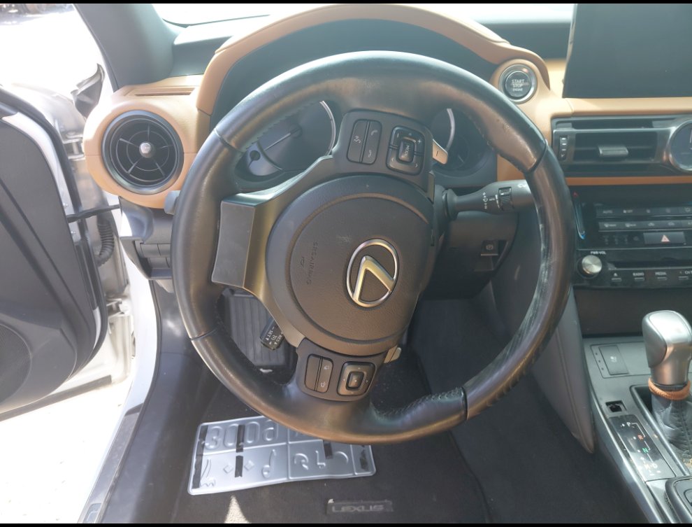 لكزس IS  2024 image