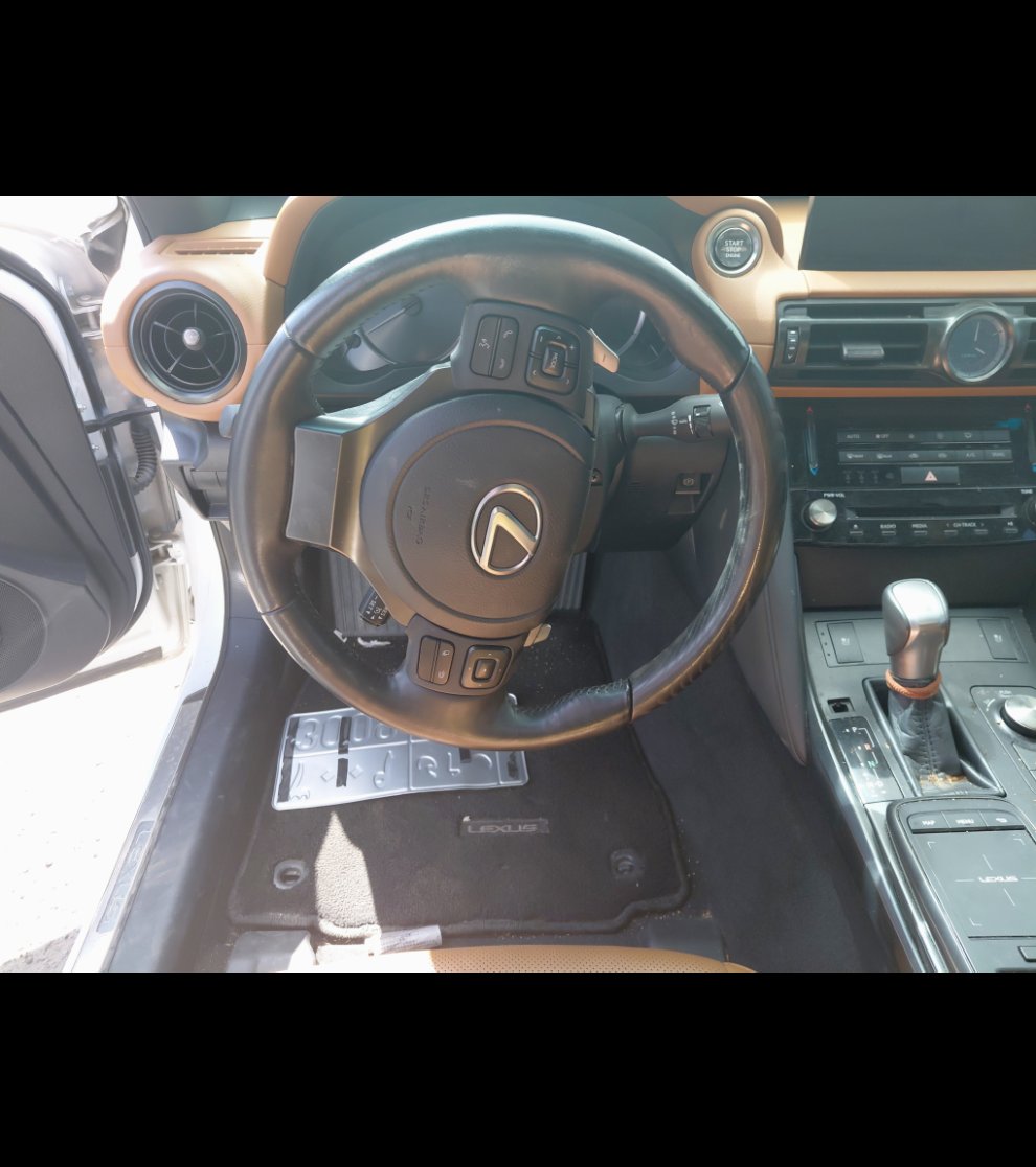 لكزس IS  2024 image