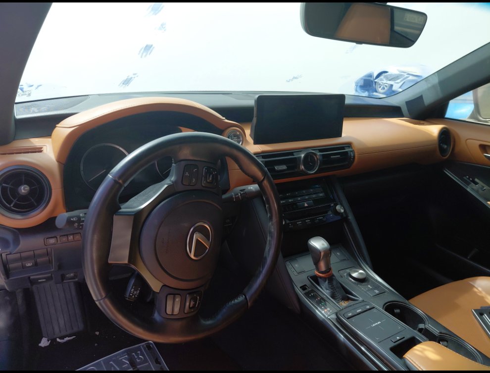 لكزس IS  2024 image