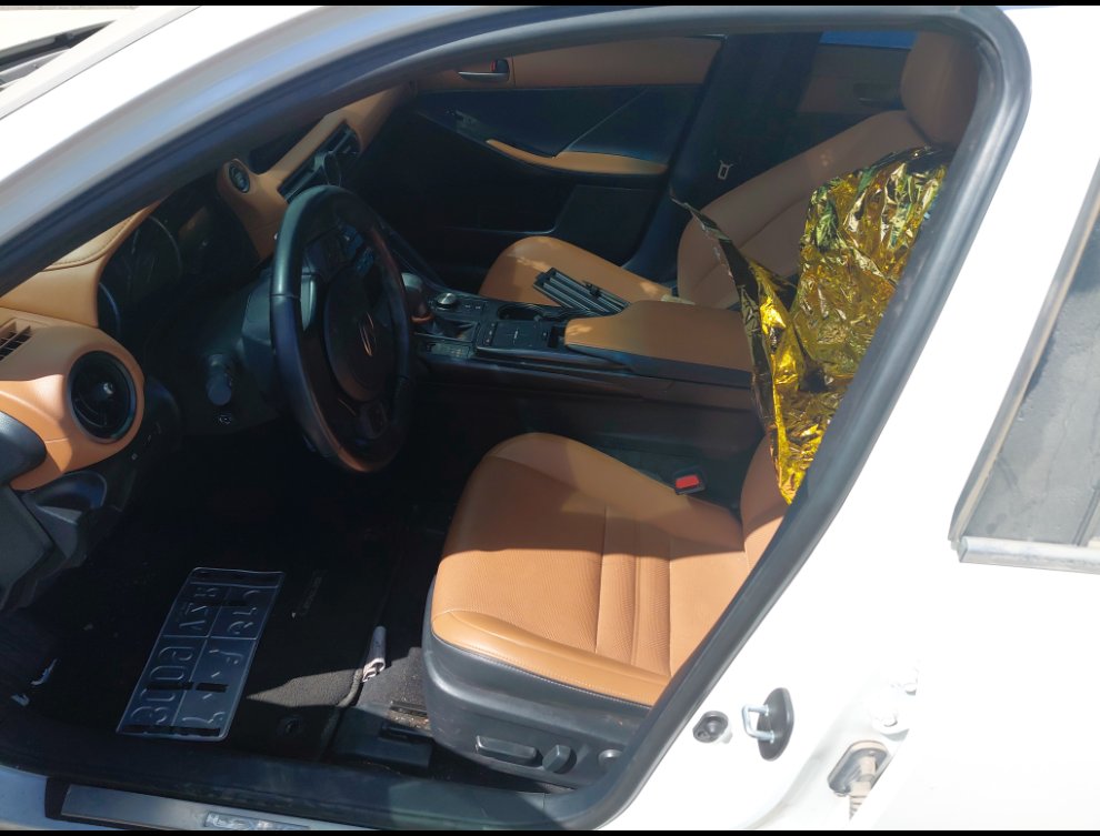 لكزس IS  2024 image