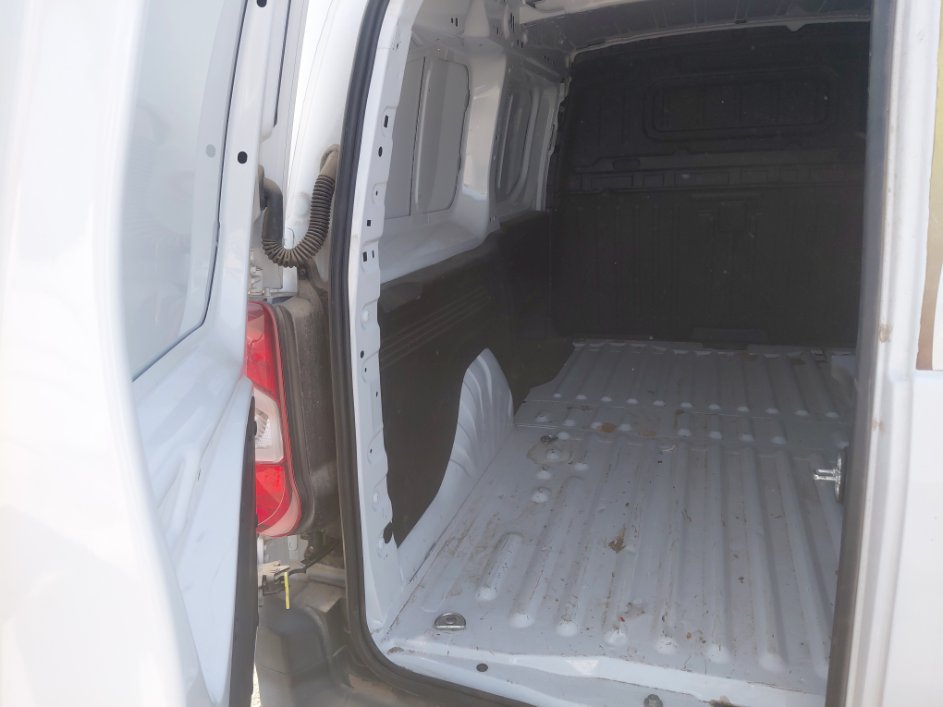 بيجو اكسبرت فان  2023 image