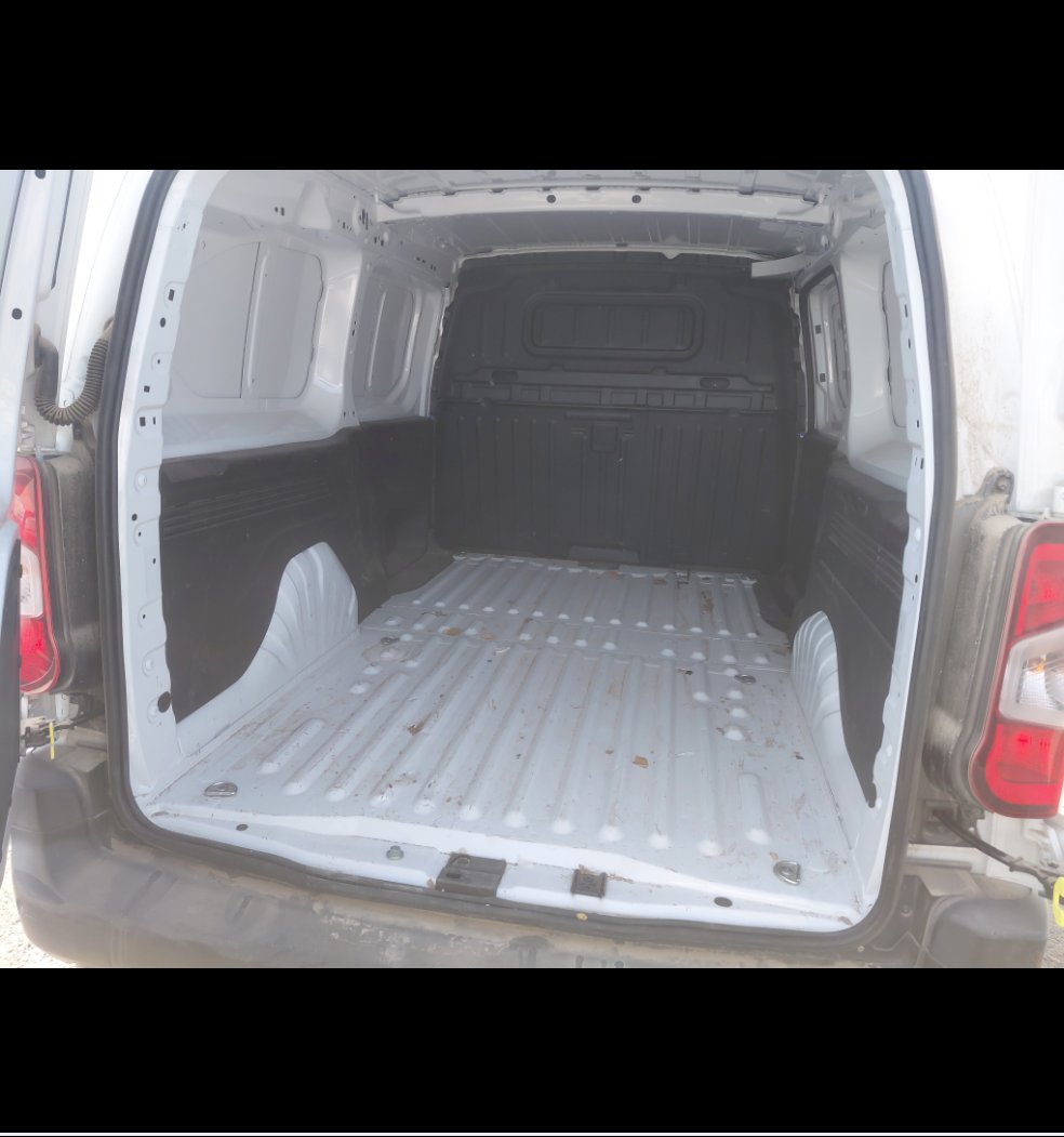 بيجو اكسبرت فان  2023 image