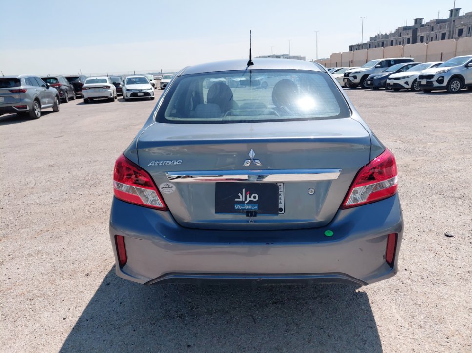 Mitsubishi Attrage ديلوكس 2023 image