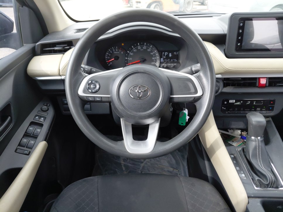 Toyota Yaris Y 2023 image