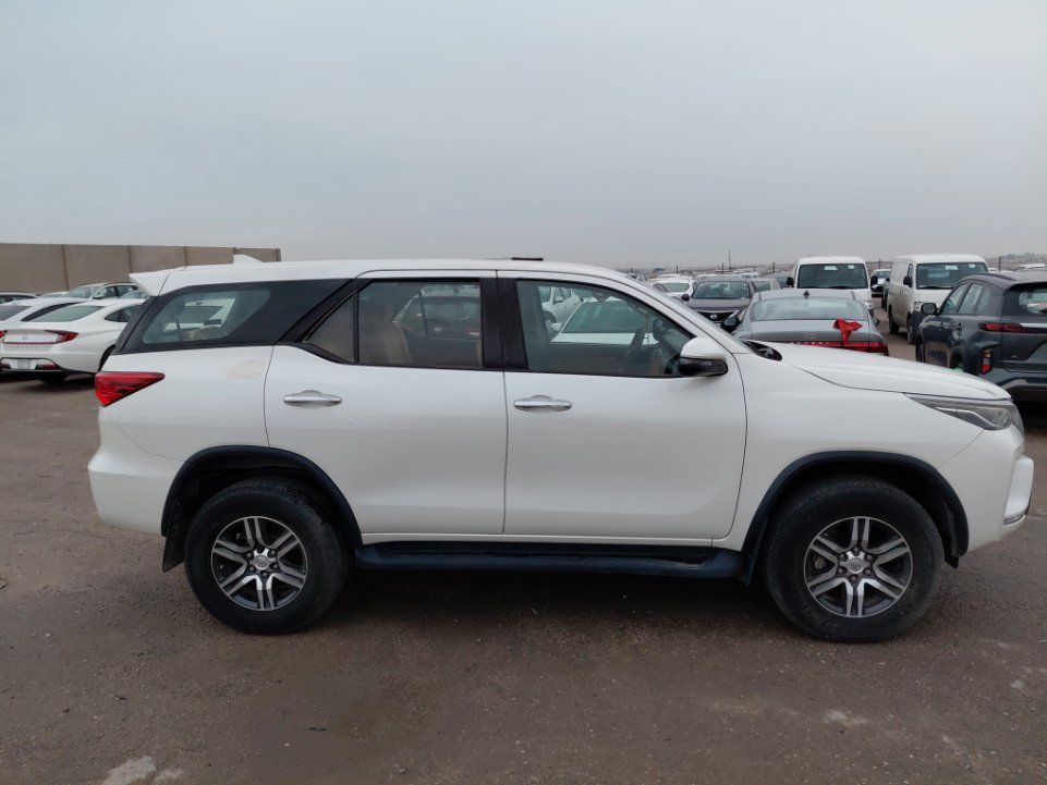 Toyota Fortuner GX2 SPORTS UTILITY 2021 image