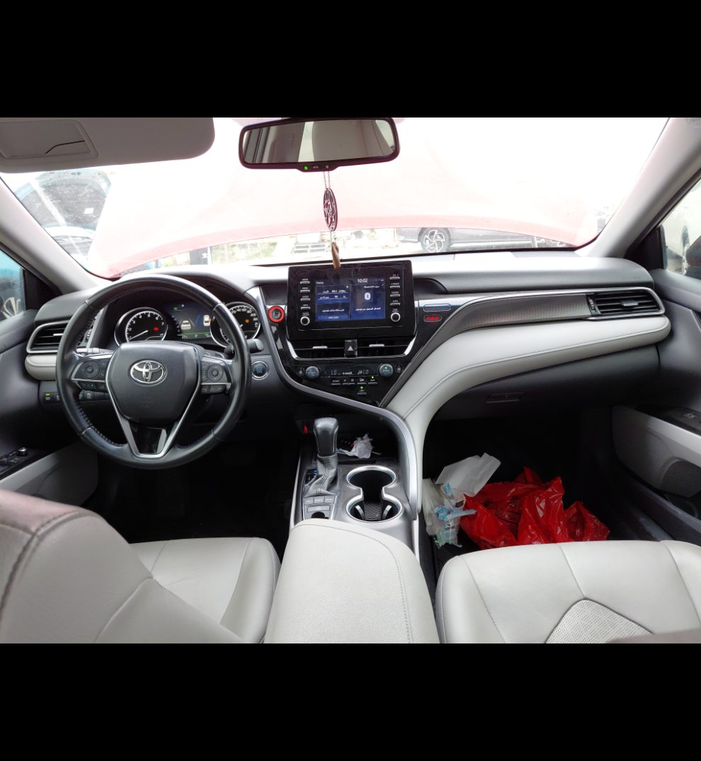 Toyota Camry SE 2021 image