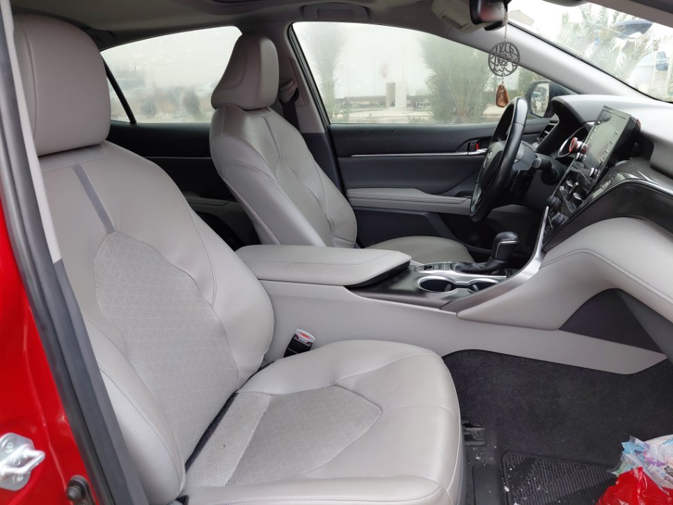 Toyota Camry SE 2021 image