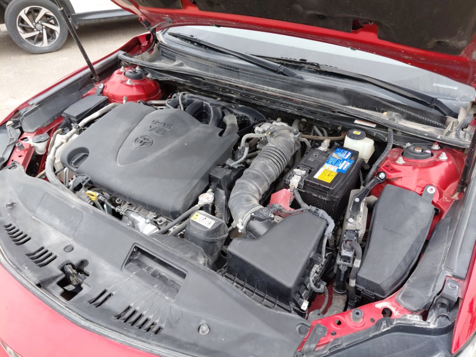 Toyota Camry SE 2021 image