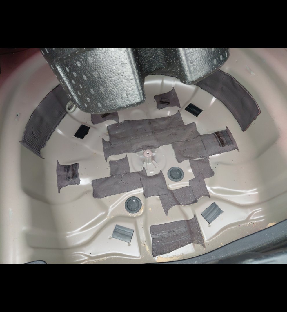 Toyota Camry SE 2021 image