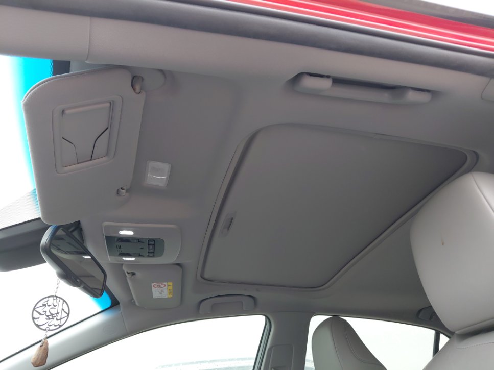 Toyota Camry SE 2021 image