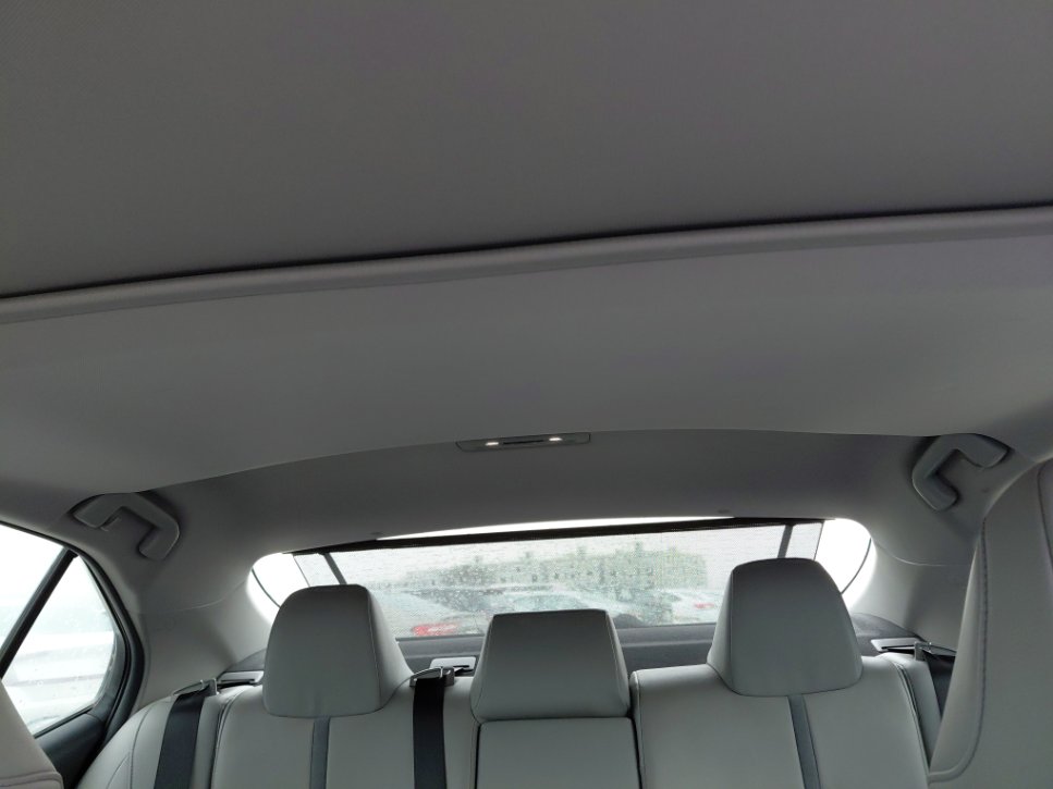 Toyota Camry SE 2021 image